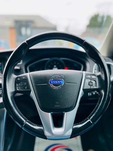 2014 Volvo V40 1.6 D2 SE Lux Hatchback 5dr Diesel Manual Euro 5 (s/s) (115 ps) HATCHBACK Diesel M...