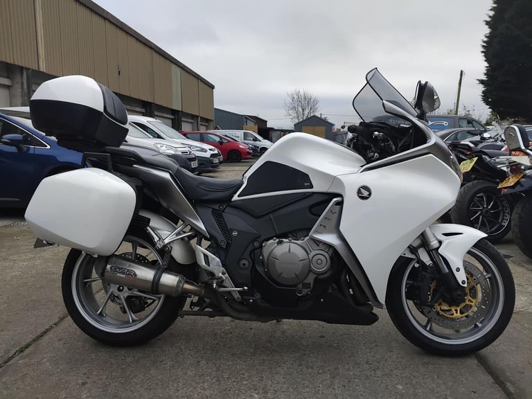 2011 11 HONDA VFR 1200 F-A WHITE VFR1200F FULL LUGGAGE SPORTS TOURER NEW MOT