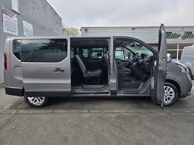 Renault Trafic LL29 ENERGY dCi 145 Sport Nav 9 Seat LWB Minibus DIESEL 2016/16