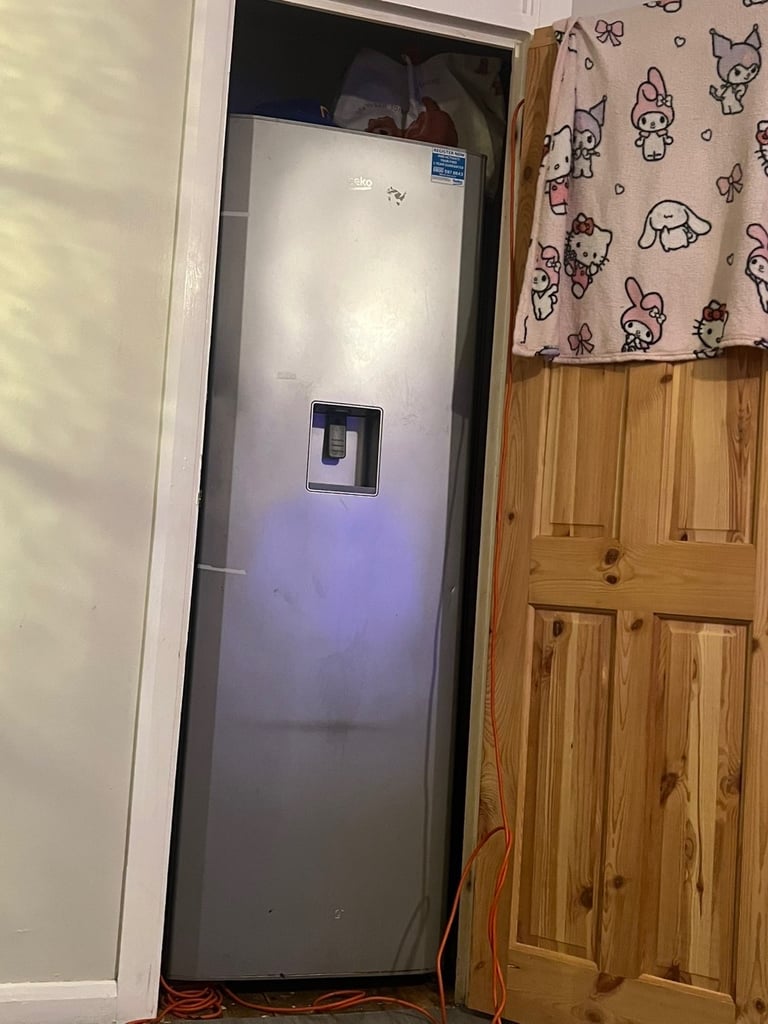 image for Beko large refrigerator, silver with crisper shelf and bottle holder 