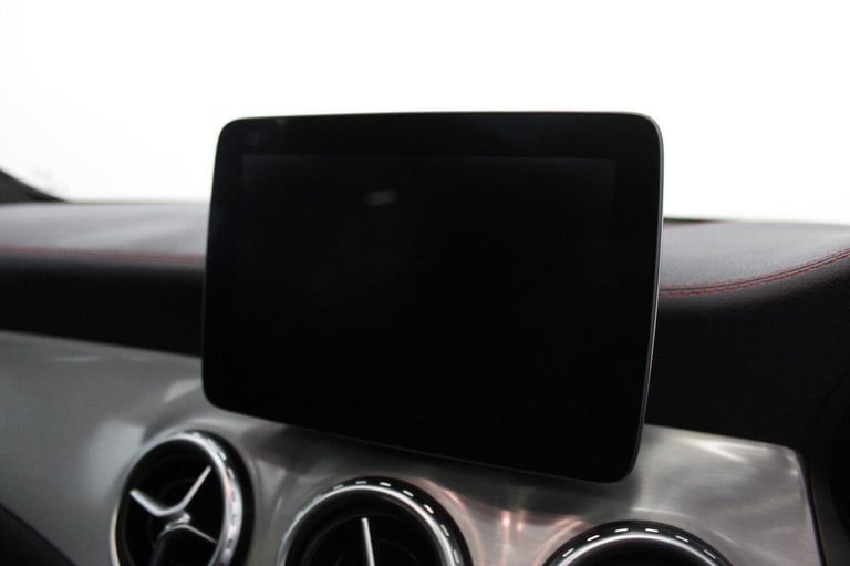 MERCEDES-BENZ GLA CLASS 2.1 GLA220d AMG Line (Premium Plus) 7G-DCT 4MATIC Euro