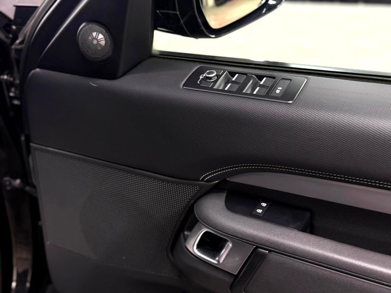 2021 Land Rover Discovery 3.0 D250 R-Dynamic S 5dr Auto TOWING PACK | HUGE SPEC ESTATE Diesel Sem...