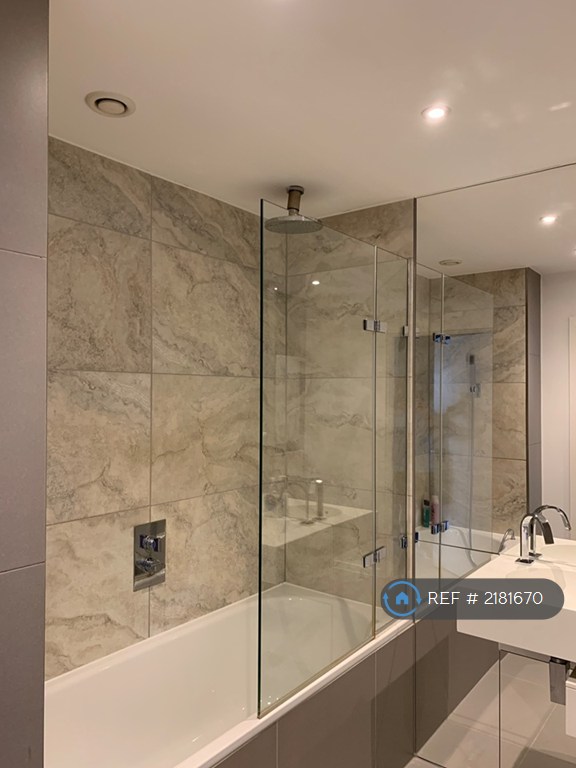 1 bedroom flat in Dance Square, London, EC1V (1 bed) (#2181670)