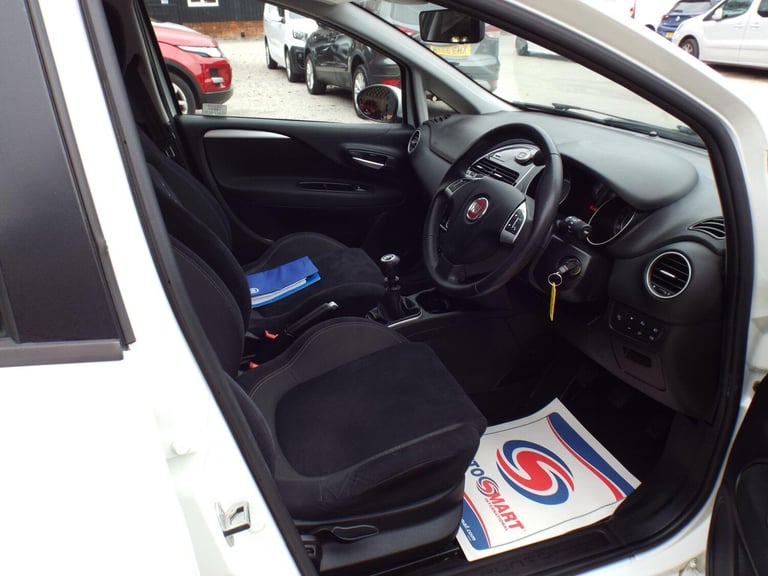 2014 Fiat Punto 1.2 Easy Euro 6 5dr HATCHBACK Petrol Manual