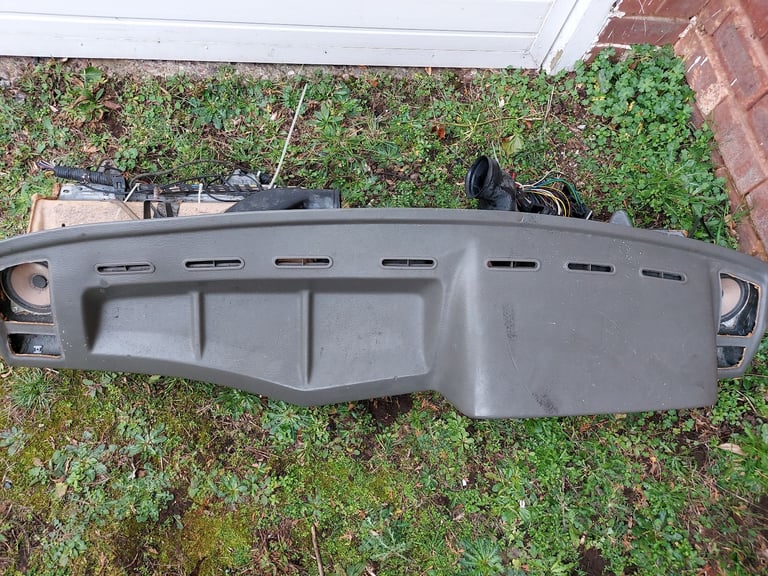 MK2 VAUXHALL ASTRA DASHBOARD & CENTRE CONSOLE- MK2 ASTRA 3DR SXI INTERIOR