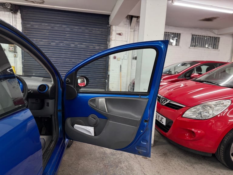 2010 Toyota AYGO 1.0 VVT-i Blue 5dr MMT HATCHBACK Petrol Automatic