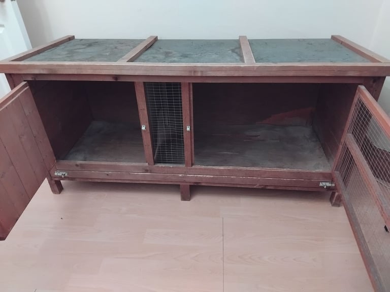 Rabbit outdoor hutch 