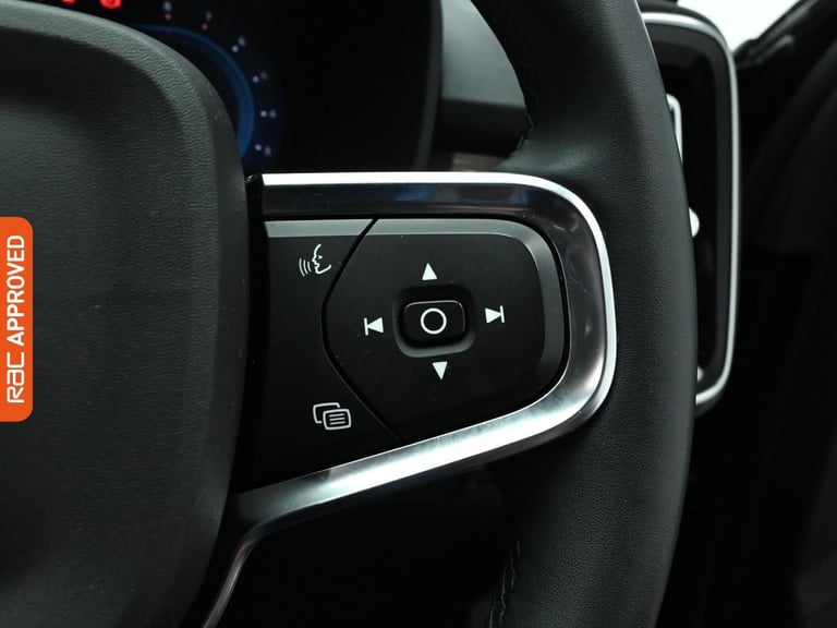 2022 Volvo XC40 2.0 B3 MHEV Core SUV 5dr Petrol Hybrid DCT Auto Euro 6 (s/s) (163 ps) SUV PETROL ...