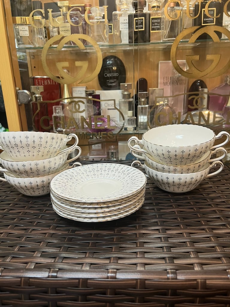 6 Vintage PARAGON bone China soup bowls & plates
