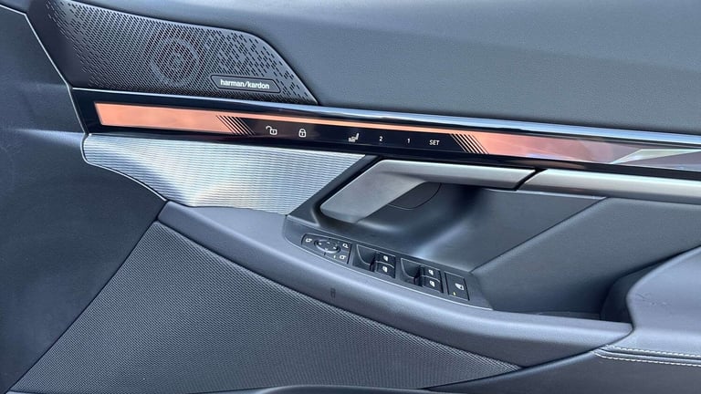 2025 BMW 5 Series 550e xDrive M Sport Pro 4dr Auto SALOON PETROL/ELECTRIC Automatic