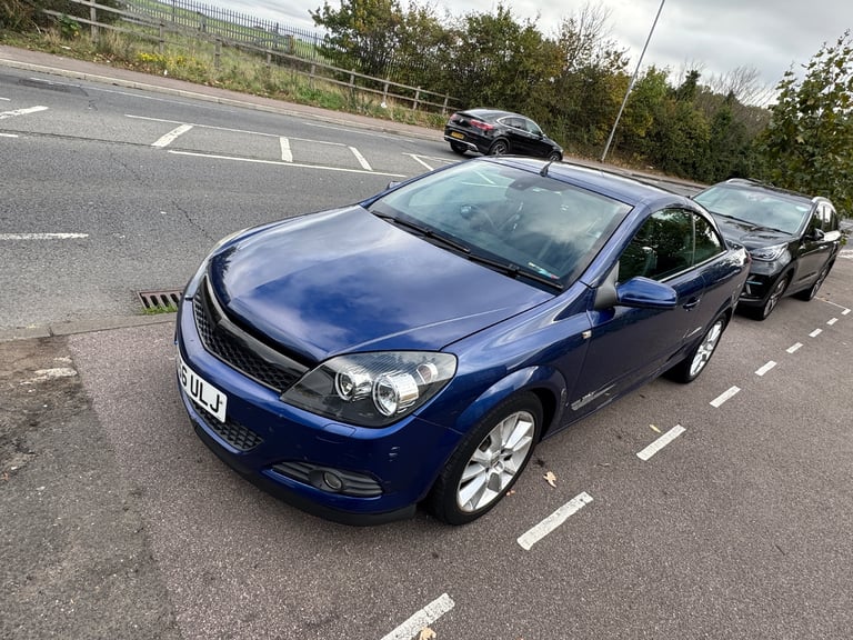 image for Vauxhall, ASTRA, Convertible, 2006, Turbo Manual, 1998 (cc), 3 doors