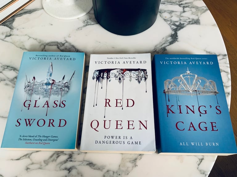 Books Victoria Aveyard, Red queen, Glass sword, King’s cage