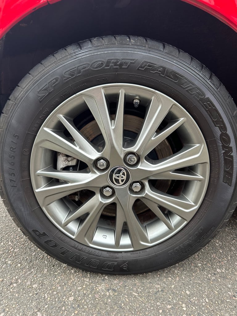 Excellent Toyota Yaris 1.5 hybrid very low mileage for sale.