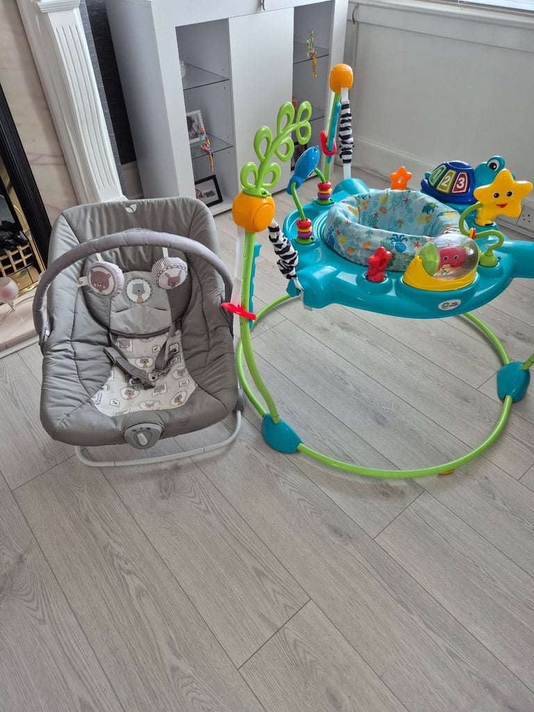 Baby jumperoo and vibrating chair 