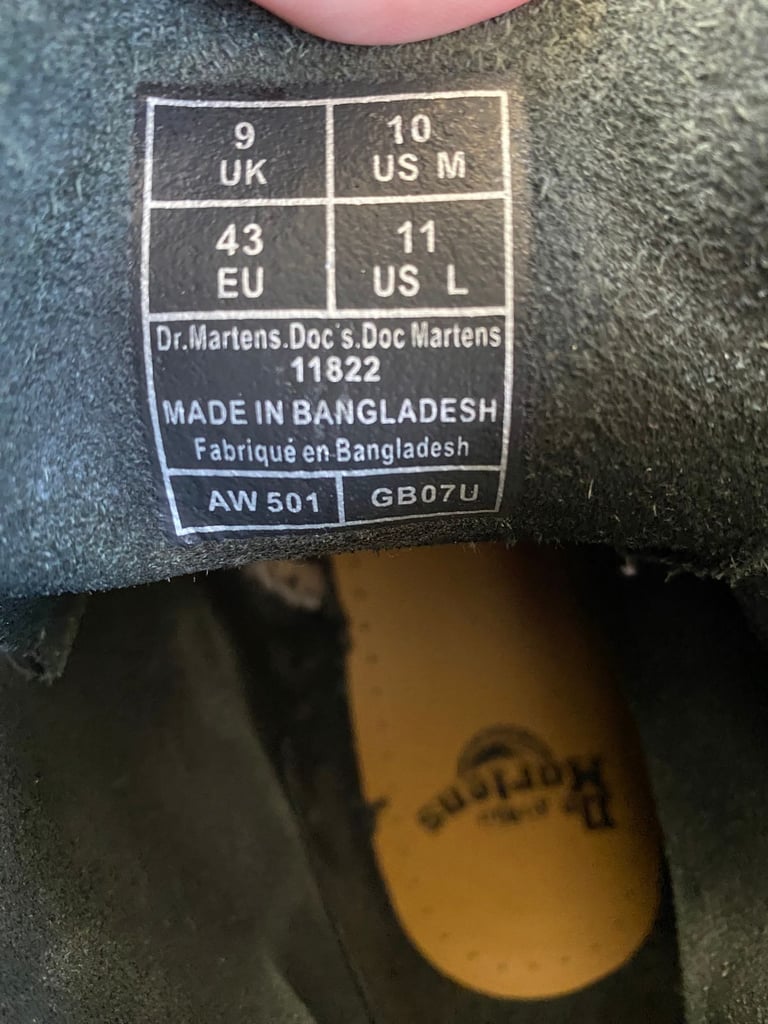 Dr Martens UK Size 9 BLACK Boots like new 