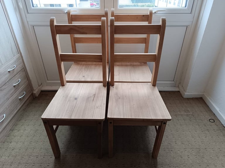 4 Wooden Chairs