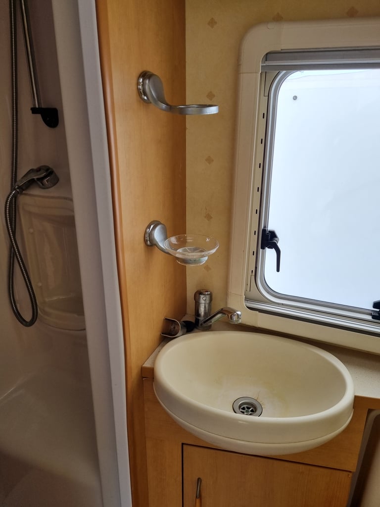 Abbey safari fixed bed excellent condition 