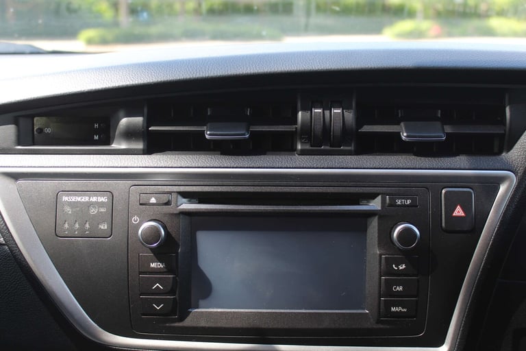 2015 Toyota Auris 1.8 Auris Icon+ VVT-i CVT 5dr Hatchback Hybrid Automatic