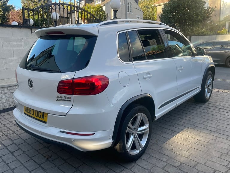 2013 Volkswagen Tiguan 2.0 TDi BlueMotion Tech R-Line 177 5dr DSG ESTATE Diesel Automatic