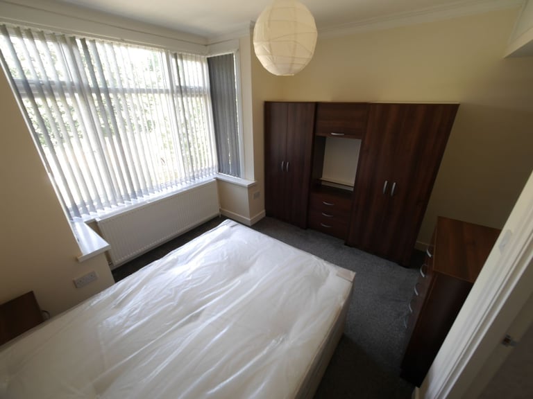 Double En-Suite Room to rent in Hounslow Central