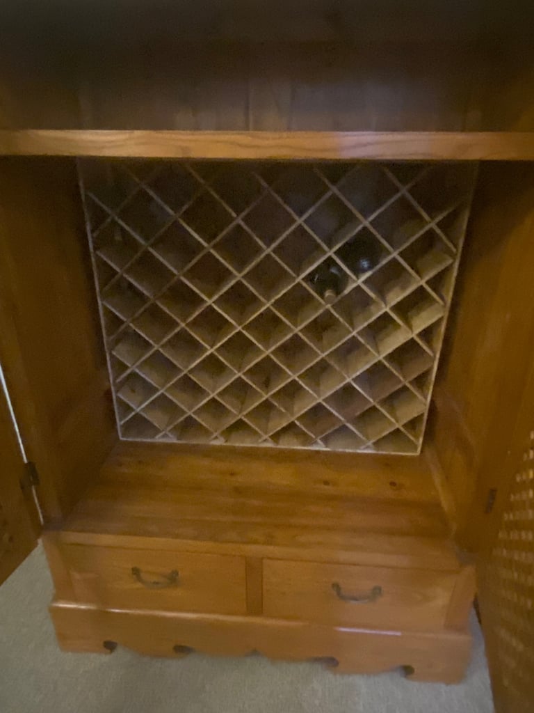Wine drinks / Storage cupboard 