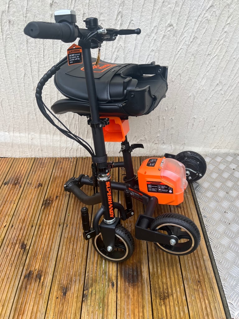 Folding mobility scooter