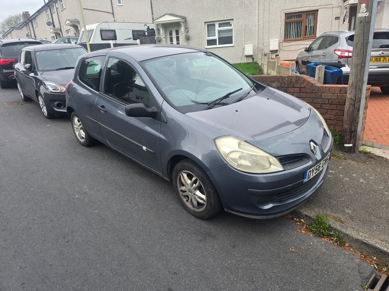 Renault Clio 1.2i petrol 12 months mot ulez free