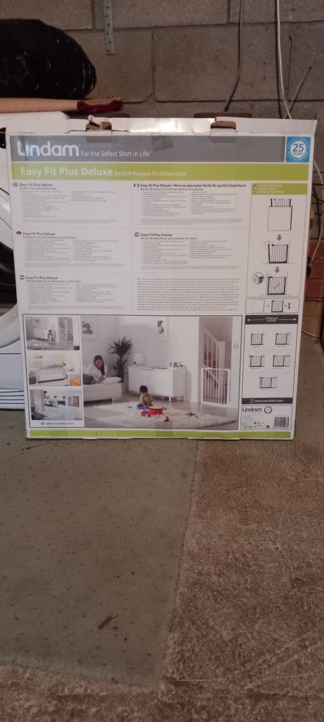 image for Lindam Easy Fit Plus Deluxe Baby Gate