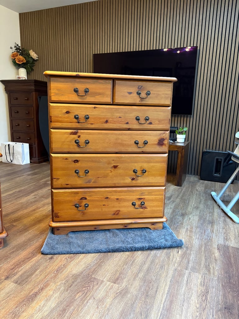 Chest of Drawers, 2 over 4