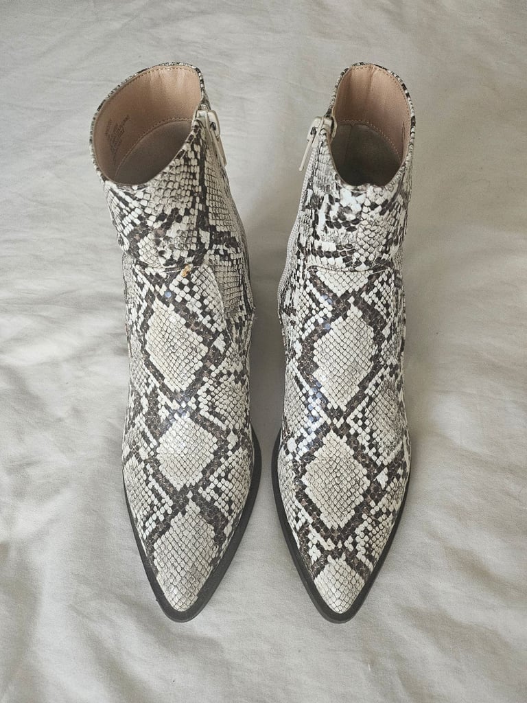 image for Head over heels boots size 5