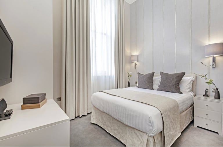 South Kensington - SW7 Three Bedroom Apartment Short Term Let £3430 per week 