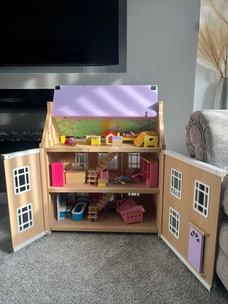 Doll house and Furniture Tildo