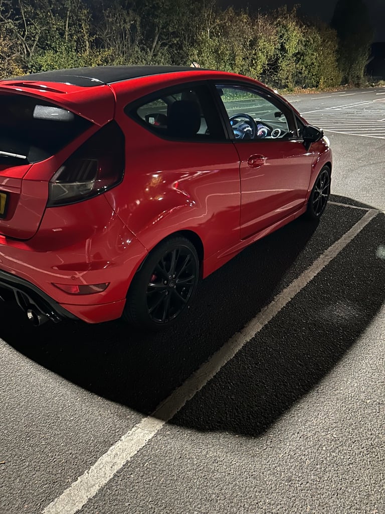 Ford Fiesta Zetec S Red Edition,2016, Manual, 998cc), 3 doors