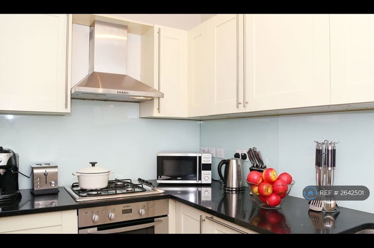 2 bedroom flat in Old Dover Road, Canterbury, CT1 (2 bed) (#2642501)