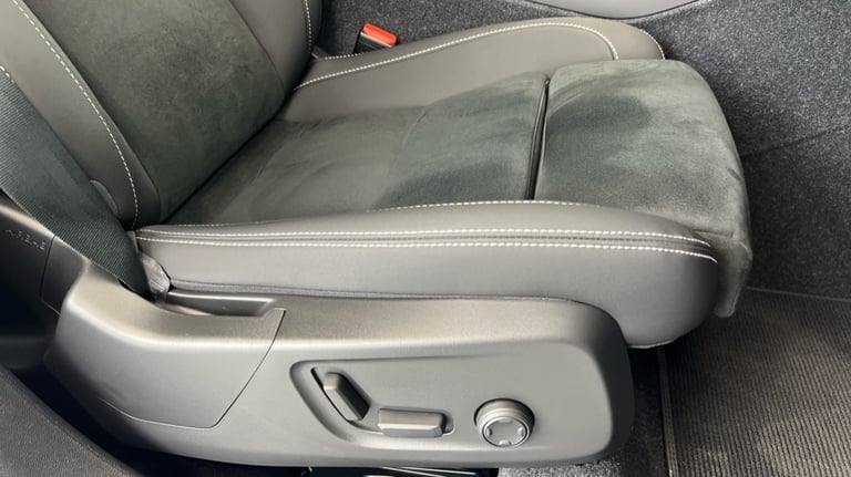 2024 Volvo XC40 Plus, B4 Mild hybrid, Petrol, Dark Estate Petrol Automatic