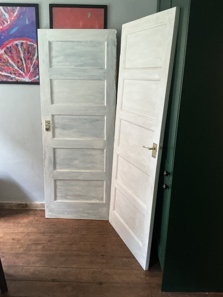 2x internal shaker doors
