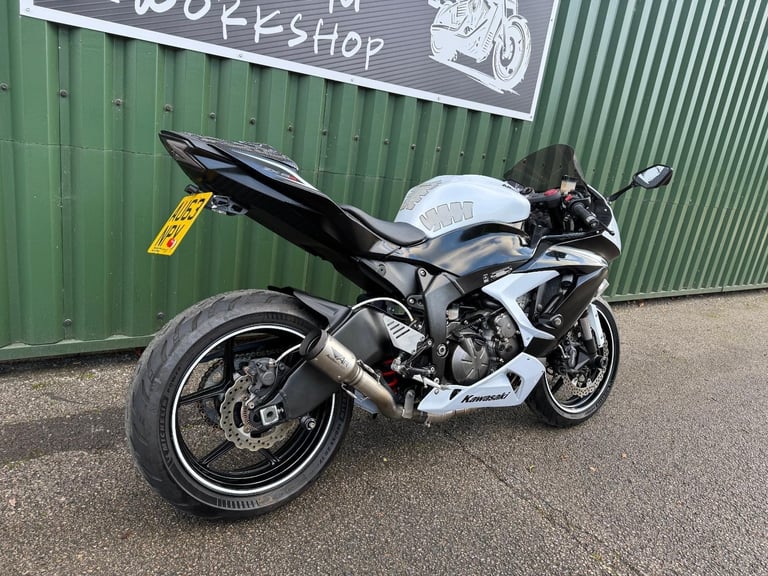 Kawasaki ZX6R 636 White and Black 23k Austin Racing Full System 2013 