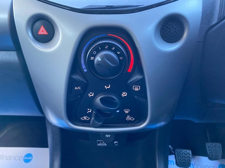 2017 Toyota AYGO 1.0 VVT-i x-play Euro 6 5dr HATCHBACK Petrol Manual