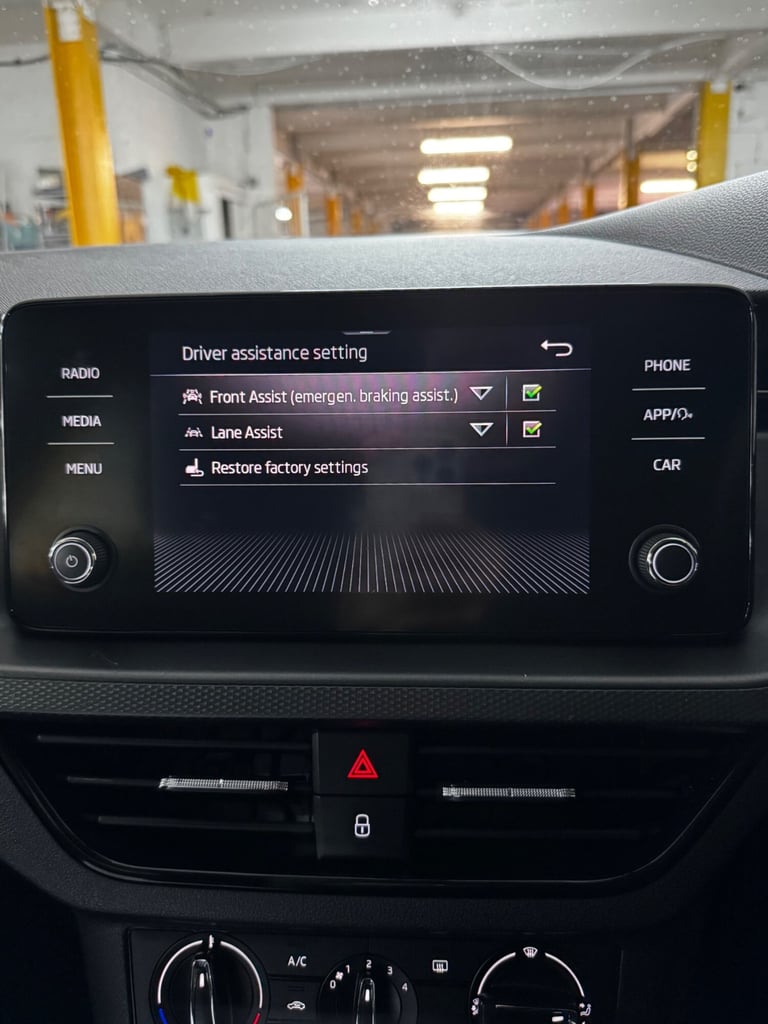 One Owner | Rear parking sensors| Apple Car play