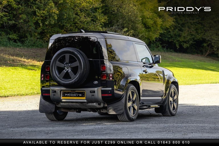 LAND ROVER DEFENDER 90 2.0 P300 X-Dynamic HSE - Amazing spec. Massive presence.