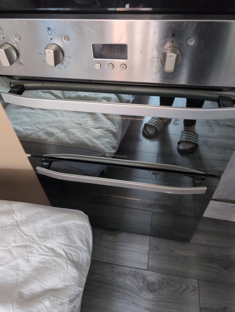 image for HOTPOINT OVEN & GRILL