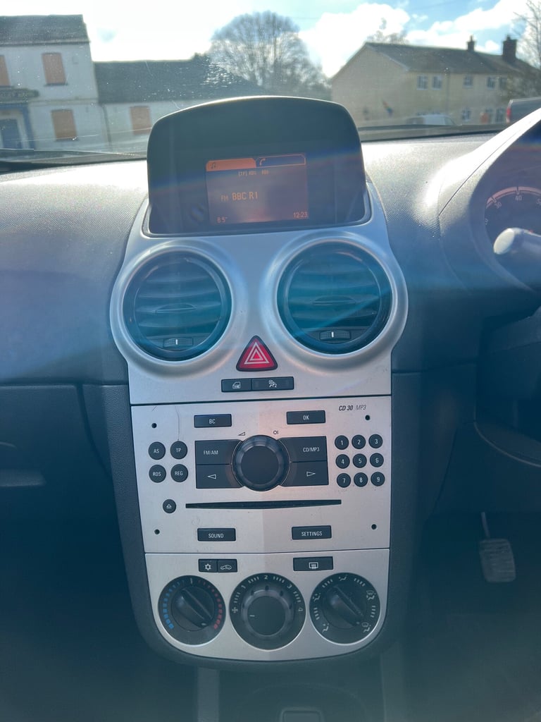 2011 Vauxhall Corsa 1.2 Excite 3dr [AC] HATCHBACK Petrol Manual - Image 10