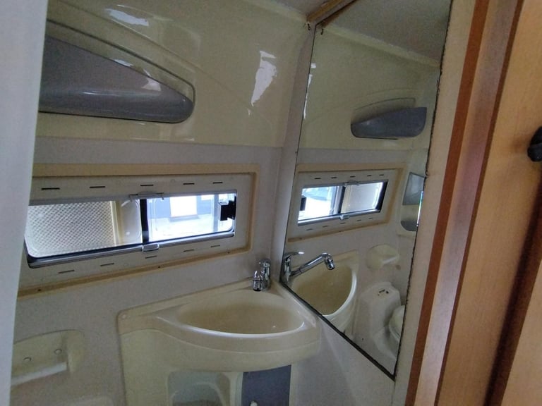 Trigano Tribute 2 berth 3 seat belts DIESEL MANUAL 2004/53