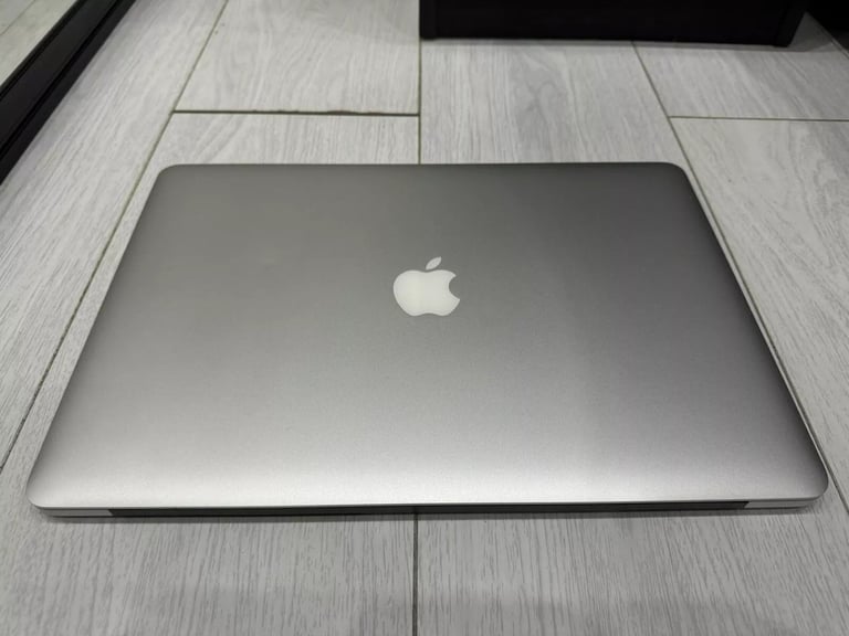 Apple MacBook 2k Res Pro i5 Laptop 256Gb m.2 SSD (Monterey 2021 OS) Core 3.1GHz 14"