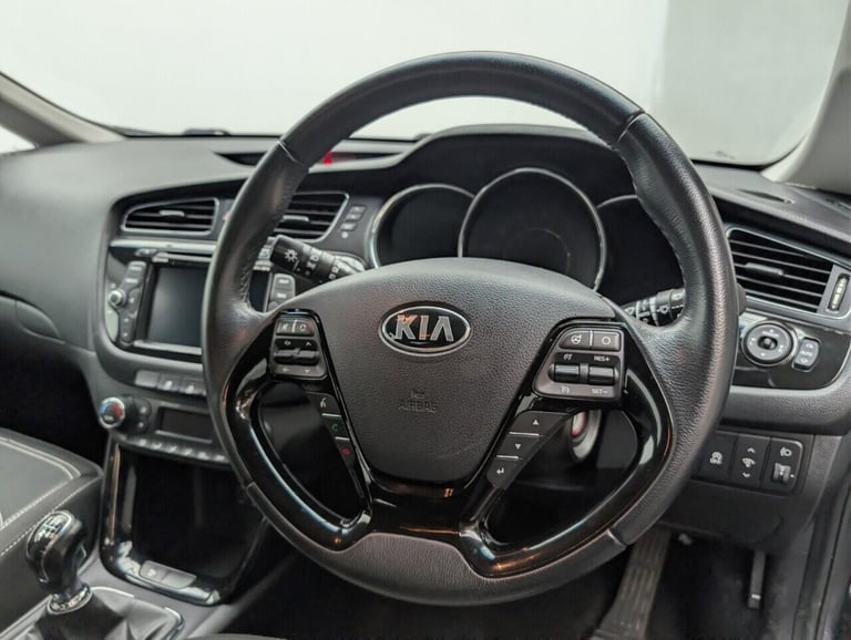 2015 Kia Ceed 1.6 GDi EcoDynamics 3 Hatchback 5dr Petrol Manual Euro 5 (s/s) (133 bhp) -  HATCHBA...