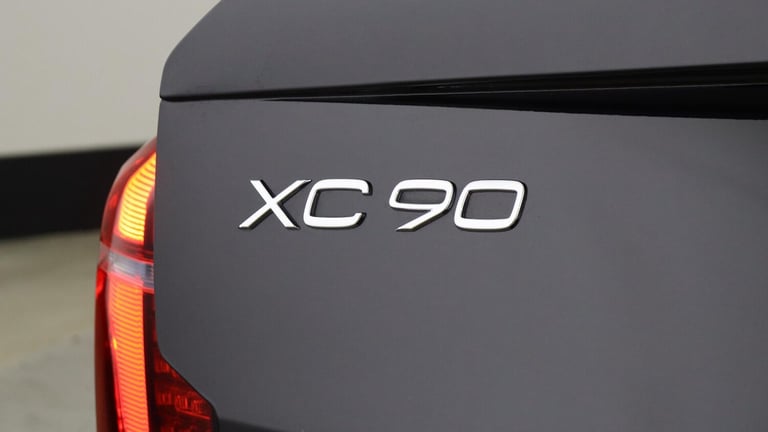 2025 Volvo XC90 B5 (P) AWD Plus Dark (Sunroof, Harman Kardon Sound, 360 Camera, BLIS) ESTATE Petr...