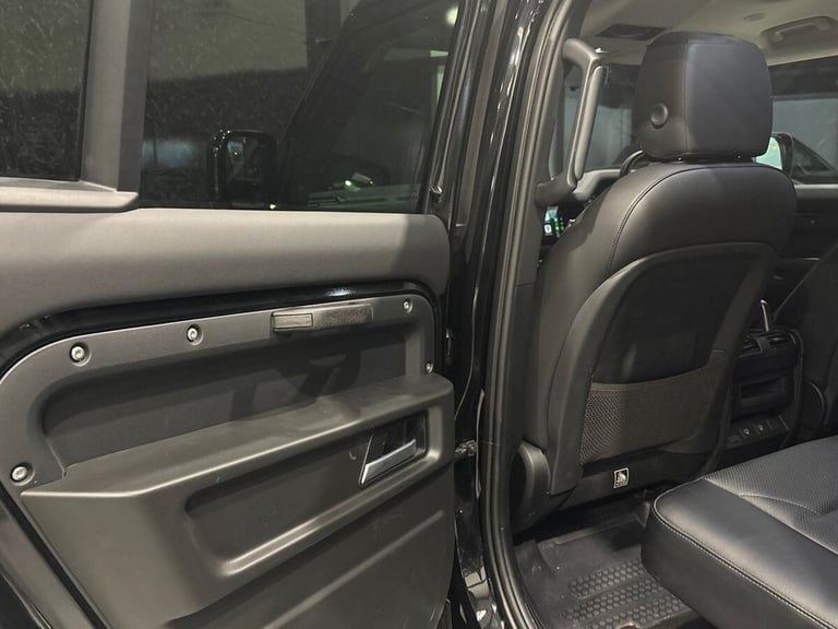 2023 Land Rover Defender 3.0 D250 MHEV SE Hard Top SUV 5dr Diesel Auto 4WD MWB Euro 6 (s/s) (250 ...