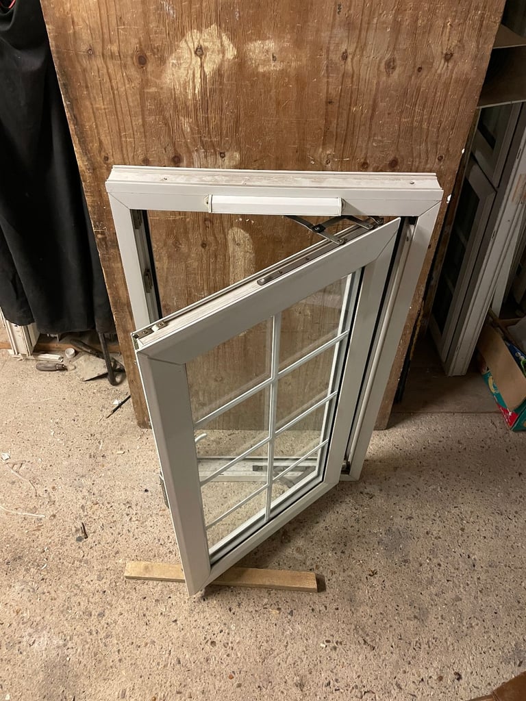 H 109 x W 65 cm - BEAUTIFUL GEORGIAN UPVC DOUBLE GLAZED WINDOW - CLEAR GLASS (REF: SJ466) 