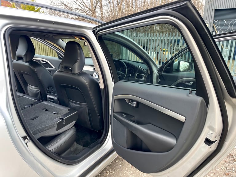 2009 Volvo V70 2.5 LE PETROL 4/B GRADE REVERSE CAMERA LOW MILLAGE Hatchback Petrol Manual