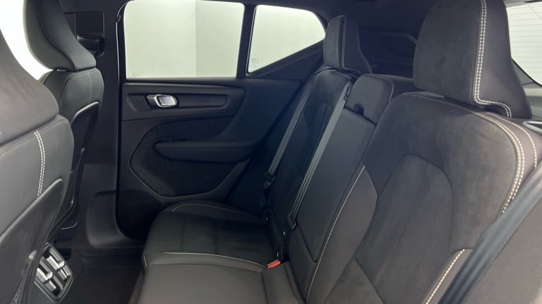 2023 Volvo XC40 Plus, B3 Mild hybrid, Petrol, Dark (360 Parking Camera, Apple Car Play) Estate Pe...